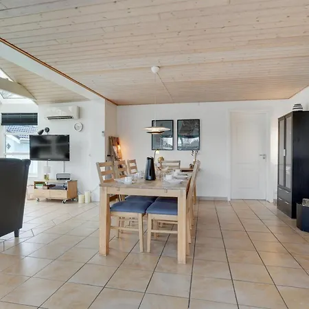 Svenn - 400m From The Sea By Interhome Blavand