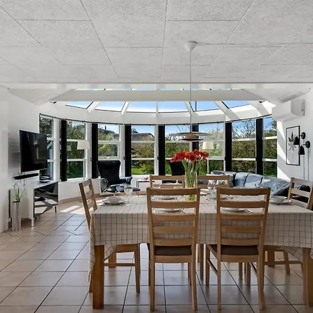 Vakantiehuis Svenn - 400m From The Sea By Interhome *