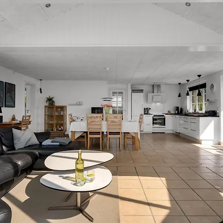 Svenn - 400m From The Sea By Interhome