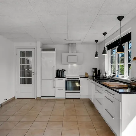 Svenn - 400m From The Sea By Interhome